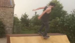 Zeus auf dem Skateboard