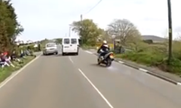 Motorrad ausgebremst