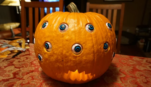 Halloweenkürbis mit Augen