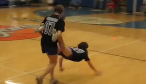 Schubkarrenrennen im Sportunterricht