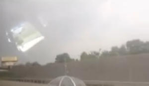Ein Ufo auf dem Highway