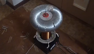 Teslaspule im Wohnzimmer Teslaspule im Wohnzimmer