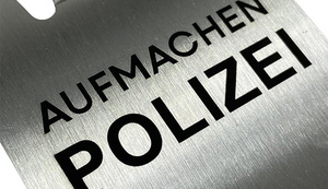 Aufmachen! Polizei!