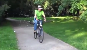Der Seifenblasen-Mann auf seinem Fahrrad