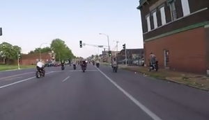 Mit der Harley auf dem Bürgersteig Mit der Harley auf dem Bürgersteig