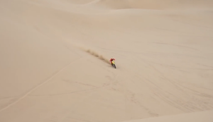 Mit dem Fallschirm in der Wüste