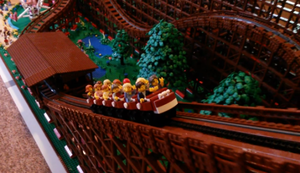 Riesige Lego-Achterbahn