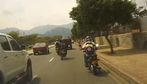 Lückenspringen mit dem Motorrad Lückenspringen mit dem Motorrad