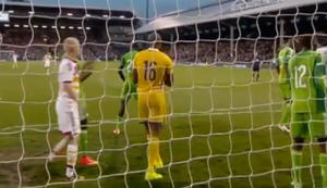 Gaaaanz unglückliches Eigentor Gaaaanz unglückliches Eigentor