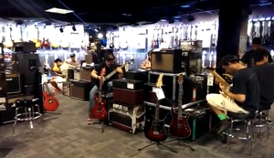 Neulich im Musikgeschäft Neulich im Musikgeschäft