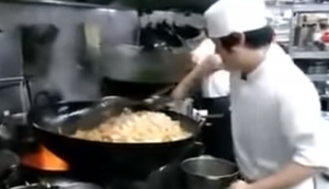 Riesen-Wok in der Großküche Riesen-Wok in der Großküche