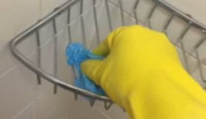 Wenn Mann das Bad putzt