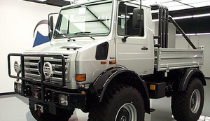 Signierter Unimog von Arnold Schwarzenegger