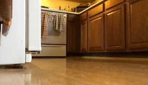 Ballspielen in der Küche