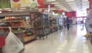 Eine wichtige Durchsage im Supermarkt Eine wichtige Durchsage im Supermarkt