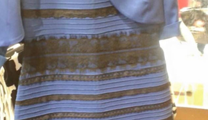 Welche Farben hat dieses Kleid?
