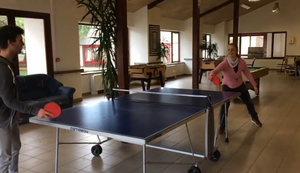 Beim Tischtennis mitspielen