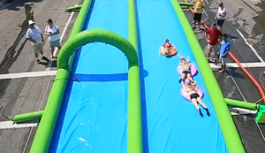 Slip n Slide mitten durch die Stadt Slip n Slide mitten durch die Stadt