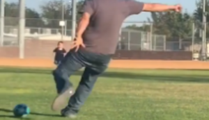 Perfekte Flanke auf den Sprössling