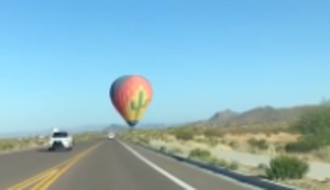 Mit dem heißluftballon die Strasse überqueren