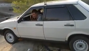 Mit dem guten Lada am Abhang