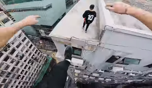 Über den Dächern Hong Kongs