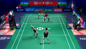 Spektakulärer Ballwechsel beim Badminton