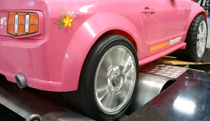 Barbie Auto auf dem Prüfstand Barbie Auto auf dem Prüfstand