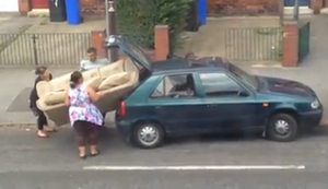 Couch im Auto verstauen Couch im Auto verstauen