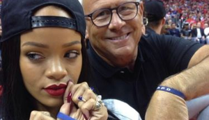 Von Rihanna signiertes Smartphone