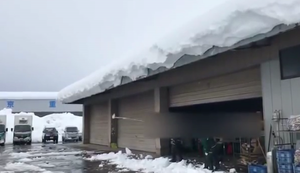 Dach vom Schnee befreien