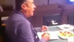 Mal den Papa erschrecken Mal den Papa erschrecken