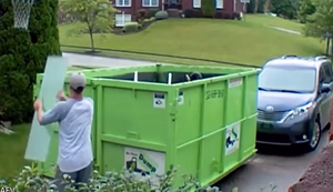 Rein in den Container