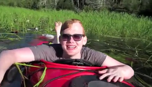 Betrunken mit dem Kajak lospaddeln Betrunken mit dem Kajak lospaddeln