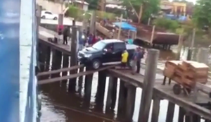 Auto auf Fähre verladen Auto auf Fähre verladen