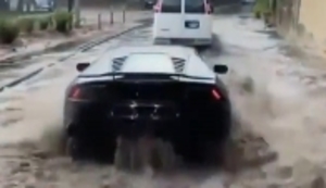 Mit dem Lamborghini durch die Fluten