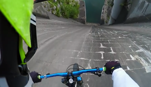 Mit dem Bike die Staumauer runter Mit dem Bike die Staumauer runter