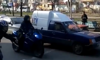 Zwei Typen, kein Motorrad.