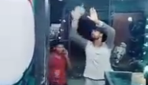 Spaß mit der Glastür