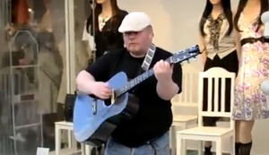 Zombie in der Fussgängerzone